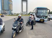 Polantas di Karawang Atur Lalu Lintas Guna Antisipasi Kemacetan di Jalan Raya