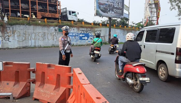 Gatur Lalin! Satlantas Polres Karawang Cegah Kemacetan di Jalan Raya