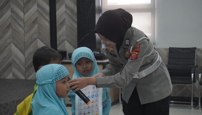 Ikuti Keseruan Polisi Sahabat Anak Bersama Satlantas Polres Karawang dan Anak-Anak Usia Dini