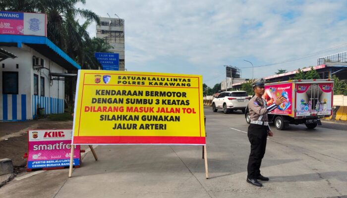 Polantas di Karawang Lakukan Penyortiran Sumbu 3 ke Atas saat Long Weekend