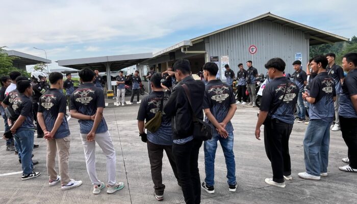 Unit Kamsel Sosialisasi Kamseltibcarlantas Kepada Komunitas Metalart Riders Karawang