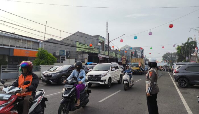 Satlantas Polres Karawang Atasi Long Weekend dari Gangguan Kamseltibcarlantas
