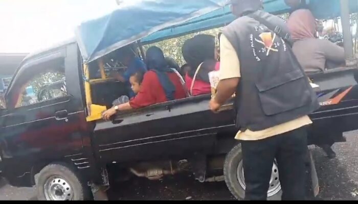 Pengunjung pantai Tanjung Pakis Karawang Kecewa Per mobil colt buntung biasanya Rp 25.000 sekarang dibandrol Rp 150.000