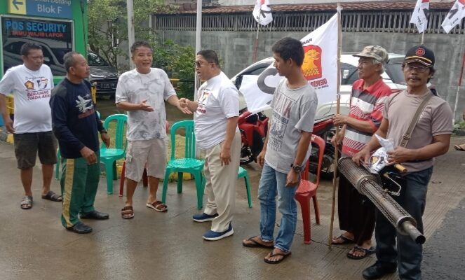 H. Ajang Sopandi, S.H. Bersama Kader Gerindra Gelar Fogging di Perum Grand Permata Blendung, Karawang