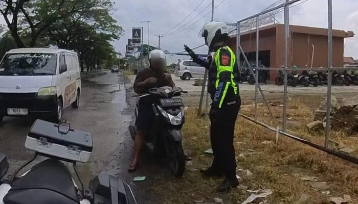 Cara Polantas Tegur Pengguna Jalan di Karawang, saat Lakukan Pelanggaran