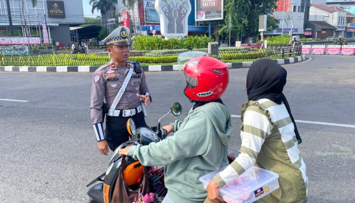Satlantas Polres Karawang Laksanakan Ops Keselamatan Lodaya di Bundaran Ciplaz
