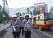 Satlantas Polres Karawang Bagikan Pamflet dan Stiker Ops Keselamatan Lodaya 2025