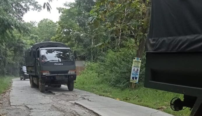Jalan Raya Loji – Purwakarta Tepatnya di desa Kutalanggeng Karawang banyak yang Rusak