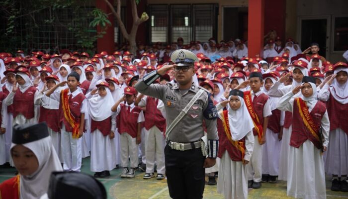 Polantas di Karawang Laksanakan Police Goes to School Kepada Pelajar Sekolah Dasar