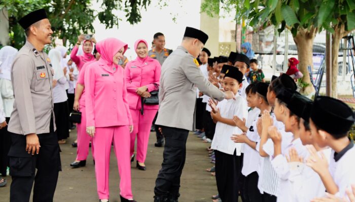 Kapolres Karawang Lakukan Kunjungan Ke Madrasah Miftahul Ulum, Yang Ternyata Dikelola Anggota Polri
