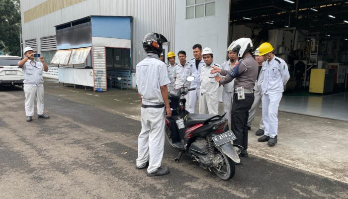 Satlantas Polres Karawang Gaungkan Sosialisasi Safety Riding Kepada Karyawan di KIIC