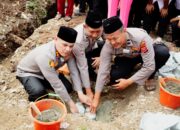 Kapolres Karawang  Lakukan Peletakan Batu Pertama Pembangunan Gedung Madrasah Miftahul Ulum