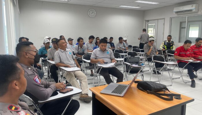 Satlantas Polres Karawang Sosialisasi Safety Riding Kepada Karyawan PT. Sharp Electronics Indonesia