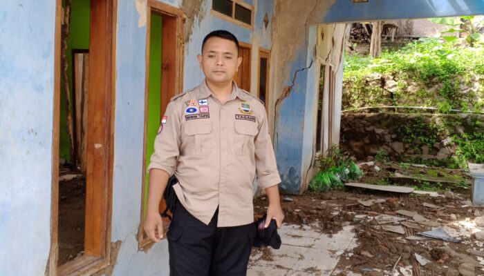 Pergeseran Tanah Akibat Hujan Deras di desa Situwangi Bandung Barat Mengakibatkan 9 unit rumah rusak berat 21 unit rumah rusak ringan