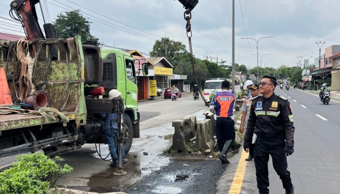 Jelang Ops Ketupat Lodaya, Satlantas Polres Karawang Tutup U turn di Jalan A Yani, Cikampek