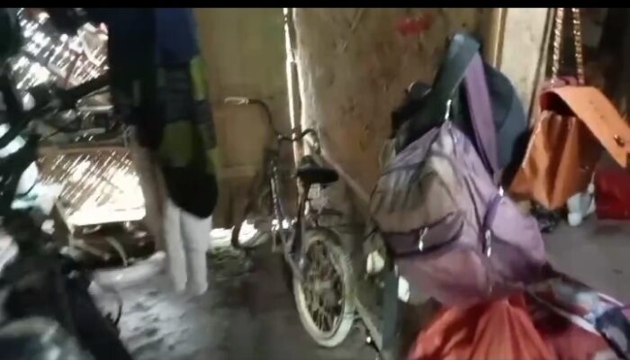 Warka warga desa desa Mekarpohaci, Cilebar,Karawang,tinggal dirumah mirip kandang Domba