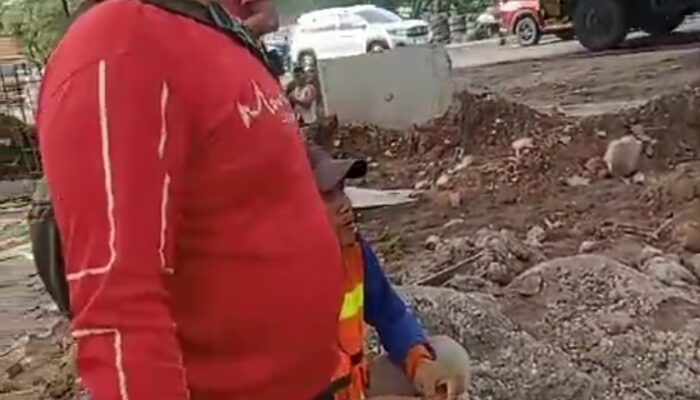 Diduga Proyek Siluman Pemasangan Saluran Air Jalur Masuk Tol Karawang Timur
