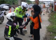 Polantas di Karawang Tunjukan Pelayanan Humanis kepada Pemudik Lebaran