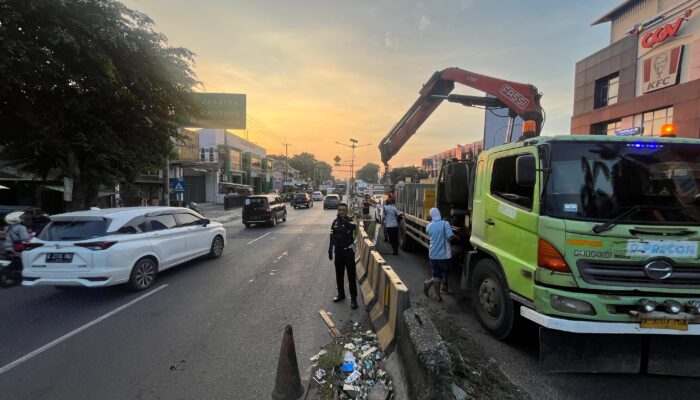 Polantas di Karawang Mulai Buka Barrier Beton, Usai Arus Balik Lebaran Berakhir