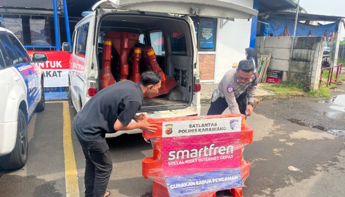 Pasca Ops Ketupat Lodaya 2025, Polantas Buka Water Barrier di Karawang