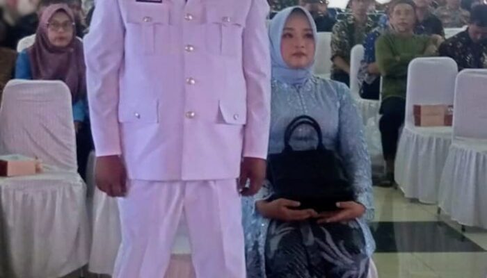 Moment Pelantikan Kepala Desa Campaka Mekar ( PAW) Agus Restiawan oleh Bupati Bandung Barat, Selamat dan Semoga Amanah.