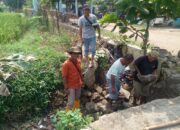 Pemerintah desa Purwasari Karawang Giat Perbaikan Jembatan Yang Rusak