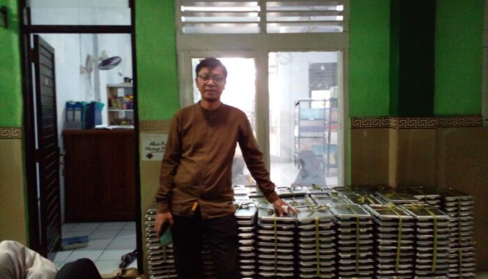 Makan Bergizi Gratis di MTsN dan Al -Aliyah Bakan Maja di Kotabaru Karawang