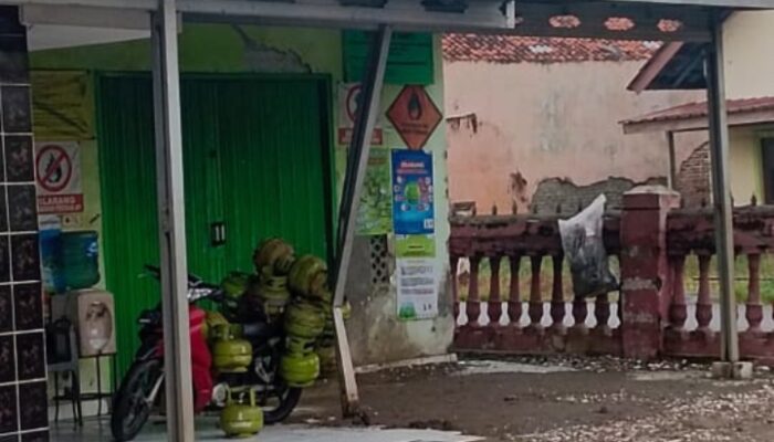 Para Pencuri berhasil membawa kabur 1 unit mobil milik Dadang Hermawan warga Majalaya Karawang