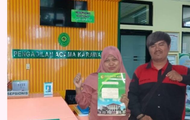 Wastinah warga desa Mulyasejati Telah Menerima Akta Cerai Dari Pengadilan Agama Karawang