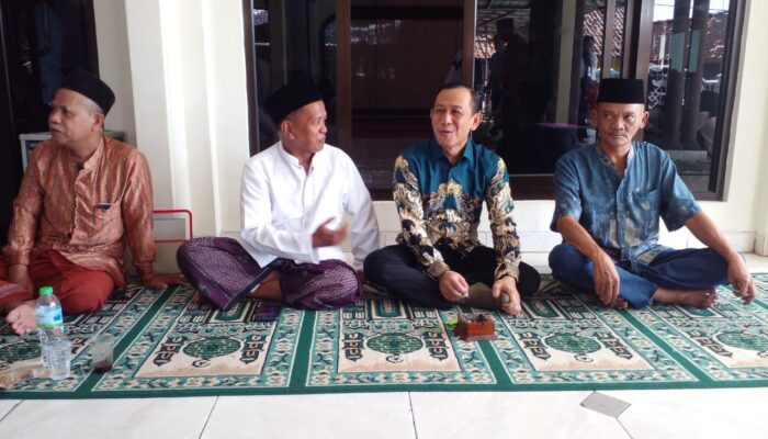 Wakil Ketua Komisi 3 DPRD Karawang H Erik Heryawan.K,S.E Gelar Santunan Anak Yatim Dan Sunatan Masal di Masjid Al – Mahdi Jatiragas Karawang