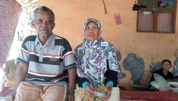 Yayah Warga Desa Sumurgede Karawang belum tersentuh bantuan dari pemerintah