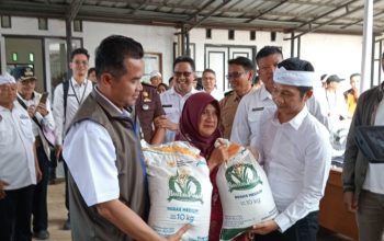 Bupati Purwakarta Menghadiri Perayaan Hari Anak Nasional di desa Citalang Purwakarta
