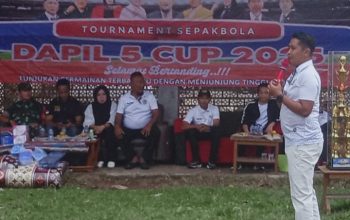 Bupati Purwakarta Menghadiri Pembukaan Turnamen Sepak bola Dapil 5 Cup 2025 di kecamatan Tegalwaru Purwakarta.