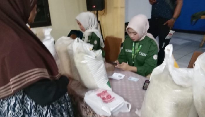1066 KPM desa Langensari Bandung Barat Terima Bantuan Beras 20 Kg Untuk Dua Bulan