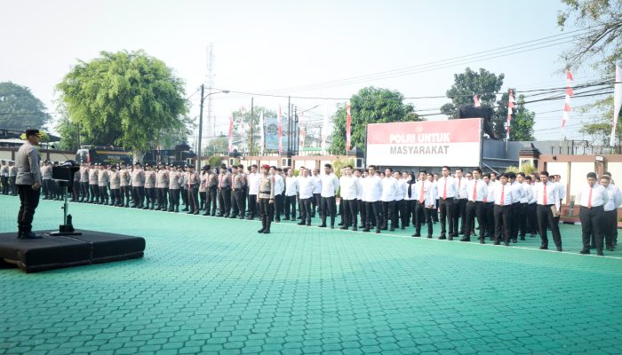 Wakapolres Karawang Kompol Rizky Adi Saputro,S.H.,S.I.K. Pimpin Apel Pagi 