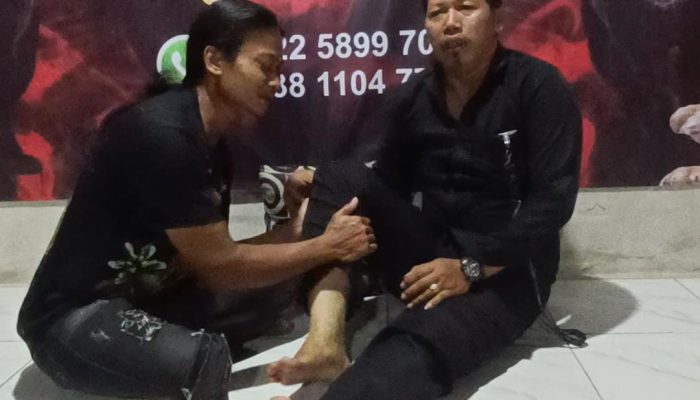 Ade Jabrig Karawang terapi Totok Syaraf, Tangani 1001 Penyakit