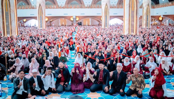 Umma Ilmia Amalia,S.Pd., M.Pd., CH., CHt., CPHt., CNLP “Umma Sejuta Pelukan”, Pecahkan Rekor Kajian & Hypnotherapy 