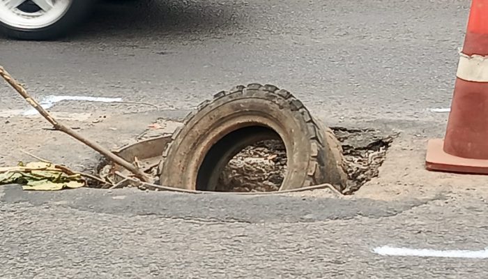 Banyak  Lubang di Jalur Pantura Dawuan Tengah Karawang Siapa yang Bertanggung Jawab