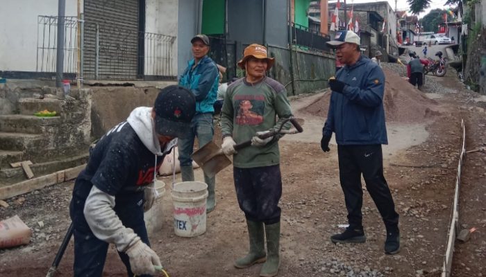 Desa Langensari kecamatan Lembang Bandung Barat realisasikan dana desa tahap 2 untuk infrastruktur Jalan