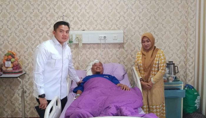 Presiden dan Kapolri Jenguk Anggota Polres Karawang Yang Terluka Saat Amankan Unjuk Rasa