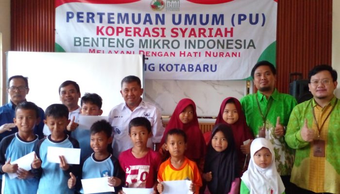 Pertemuan umum Koperasi Syariah Benteng Mikro Indonesia (BMI ) di Desa Telarsari Karawang