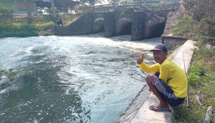 Dahlan Petani dari desa Pulojaya,Lemahabang Karawang Punya Hobi Memancing
