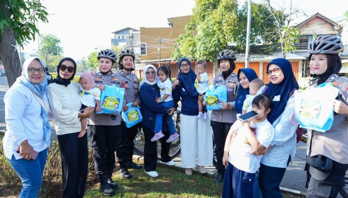 Mewujudkan Polri Yang Prediktif, Responsibilitas, Polwan jajaran Polres Karawang gelar Patroli Dialogis di area Car Free Day Kab. Karawang.