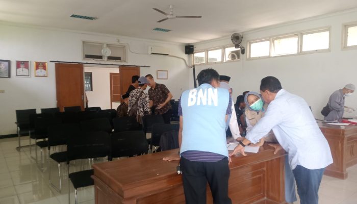 BNN Karawang Gelar Tes Urine bagi 28 Kepala Desa di Kecamatan Purwasari