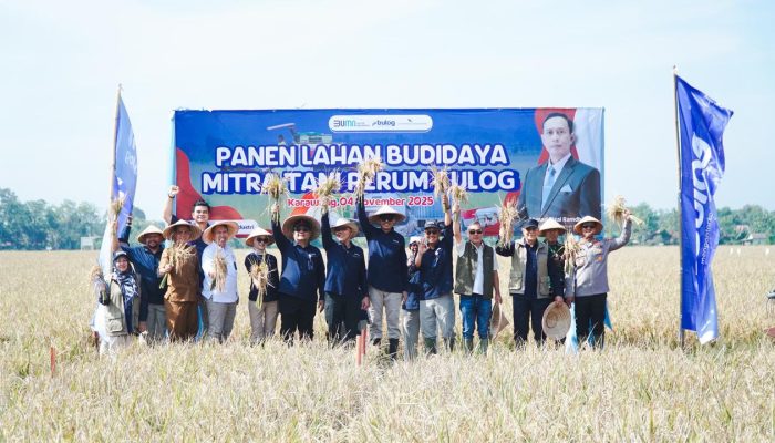 Perkuat Sektor Pertanian, Kapolres Karawang Dampingi Bulog Gelar Panen On Farm di Jatisari