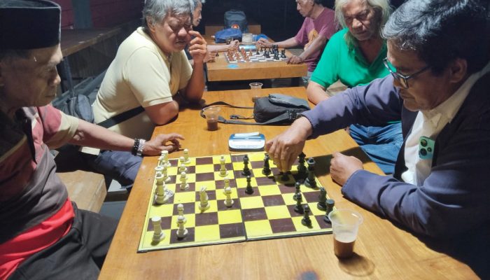 Klub Catur Family Chess Mengadakan Pertandingan Persahabatan Antar Pemain Catur Karawang