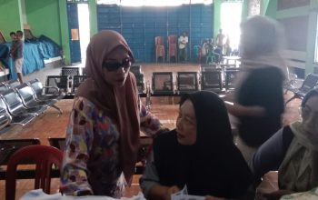 Pemerintah Desa Campaka Mekar Bandung Barat Bagikan Beras dan Minyak Goreng Kepada 1.252 KPM