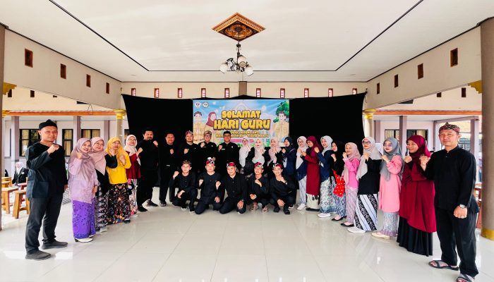 SMAN 1 Ciampel Peringati HGN 2025 dengan Upacara Khidmat, Kepsek Suarakan Harapan Kesejahteraan Guru dan Fokus pada Pelayanan Murid