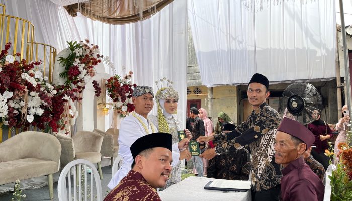 Akad Nikah Agus Sofyan Sauri dan Sumiati Digelar di Klari