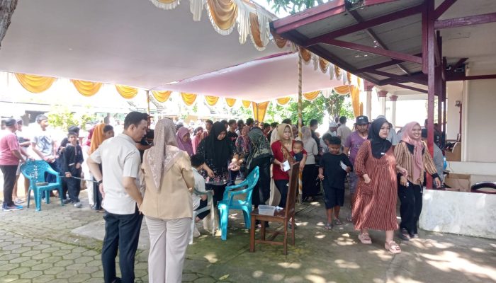 Sebanyak 5.500 Warga Desa Darawolong Karawang Terima Zakat Ramadan dari Intan Barokah Sari Husada Group